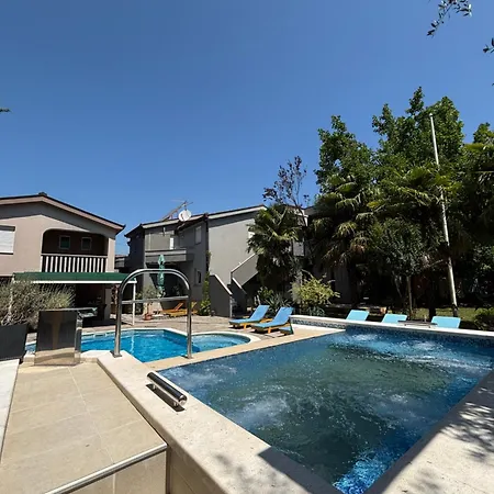 Villa For 2+1 *